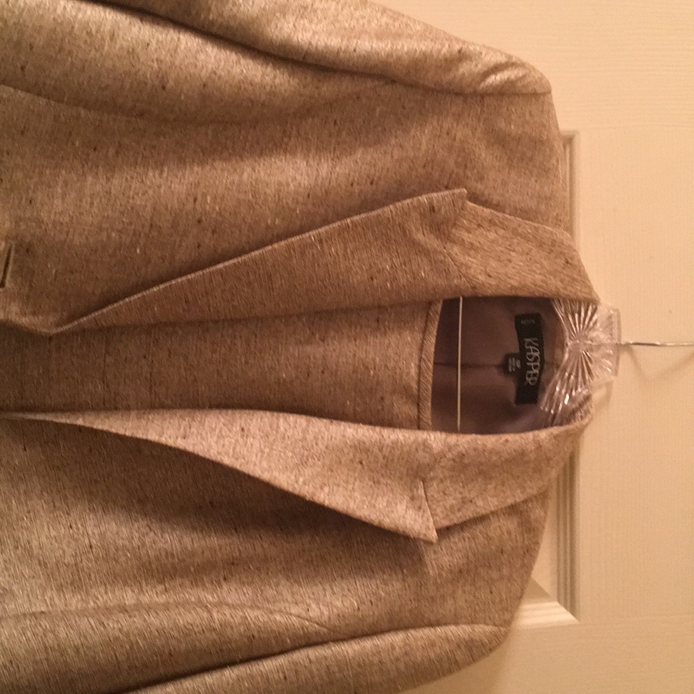 Suit - Picture 3 of 6